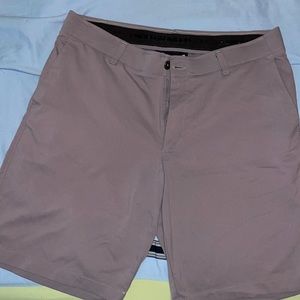 Mens Under Armour golf shorts, 36 Waist, 9.5 inseam.